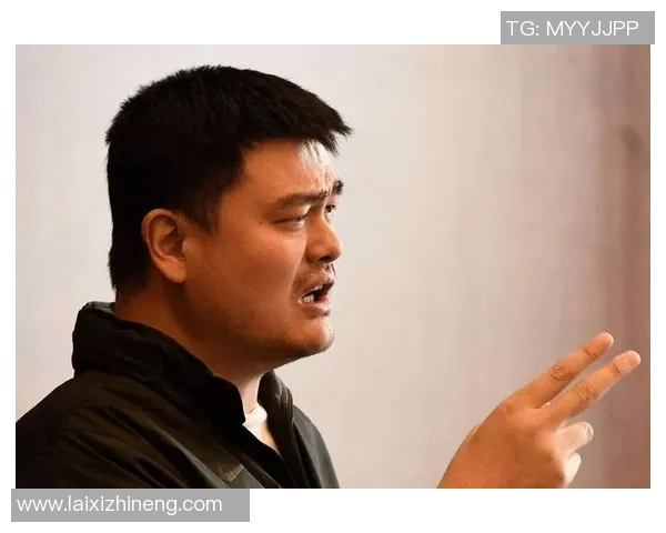 姚明重返赛场展现传奇风采引发球迷热烈追捧与回忆