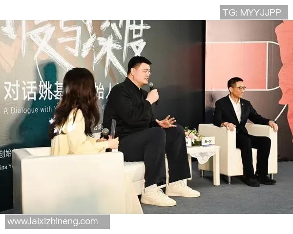 王晶与姚明的相遇：篮球巨星与电影导演的跨界对话与合作展望