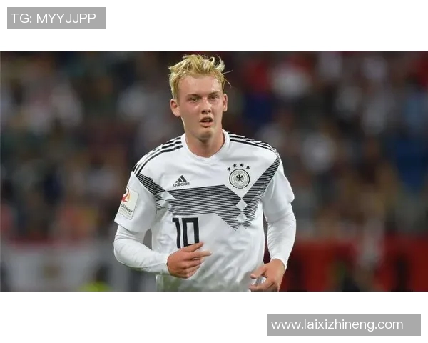 从默默无闻到闪耀绿茵场努力成就足球明星的辉煌之路